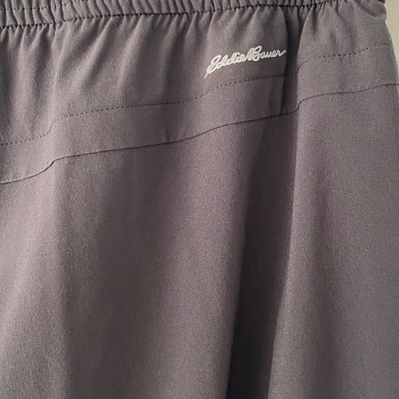 Woman's Eddie Bauer Polyester/Spandex lightweight capris size M - Picture 5 of 8